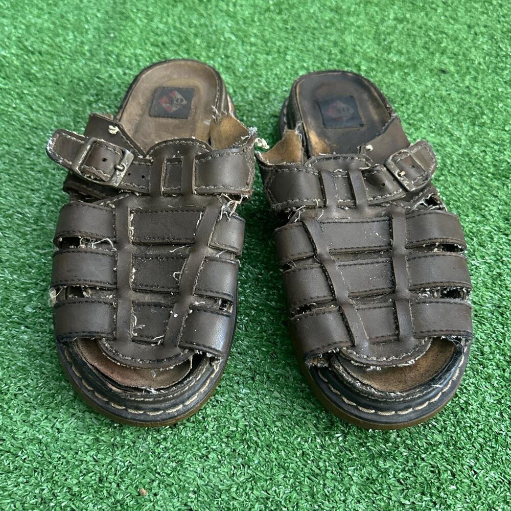 Vintage brown leather fisherman sandals
